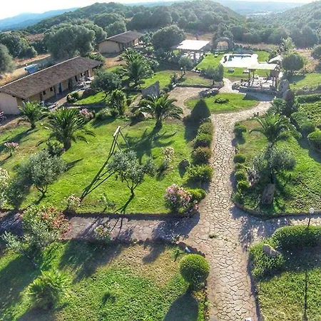カントリーハウス La Quercia Della Gallura ルオゴサント